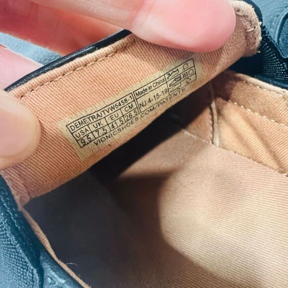 Vionic Demetrait Black Leather Slip on Loafer Sneakers Sz 9.5 - Picture 6 of 7